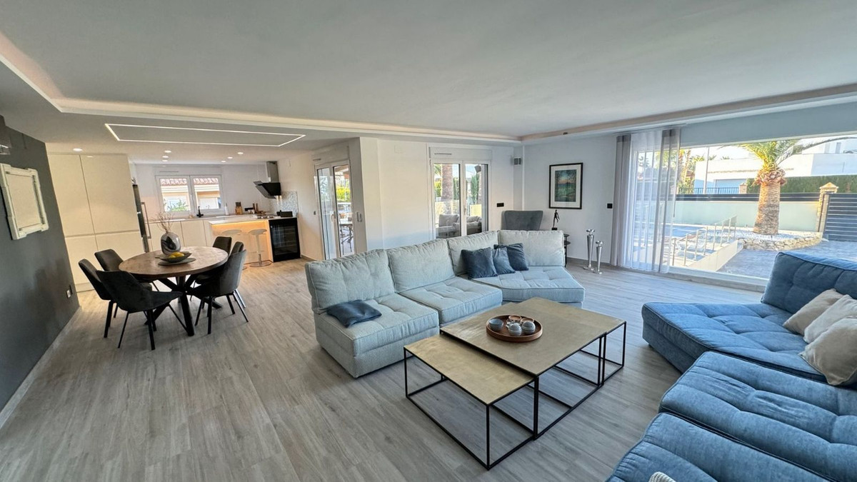 4 Bed Townhouse for sale in Lalfás Del Pi Costa Blanca, Alicante, Spain