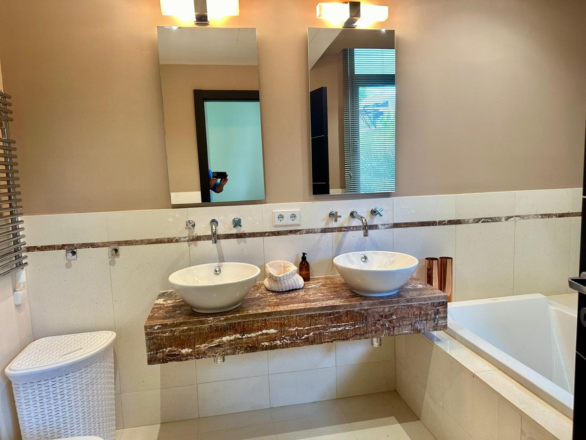 Se vende Adosada de 5 dormitorios en Costa Del Sol, Málaga, España