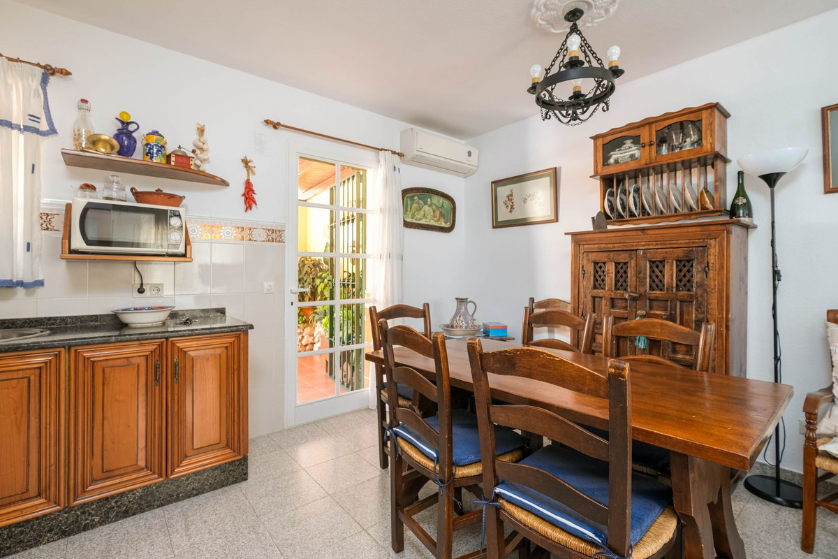 Se vende Villa - Chalet de 5 dormitorios en Costa Del Sol, Málaga, España