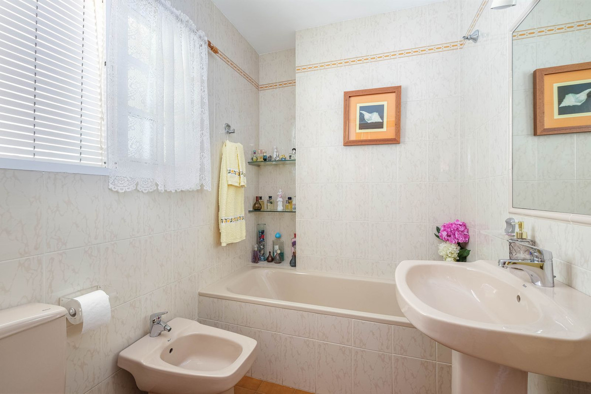 Se vende Villa - Chalet de 5 dormitorios en Costa Del Sol, Málaga, España