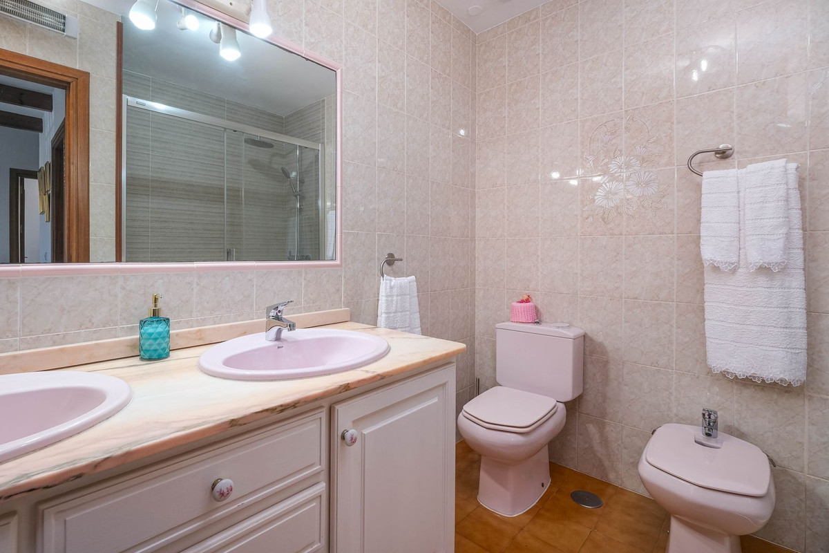 Se vende Villa - Chalet de 5 dormitorios en Costa Del Sol, Málaga, España