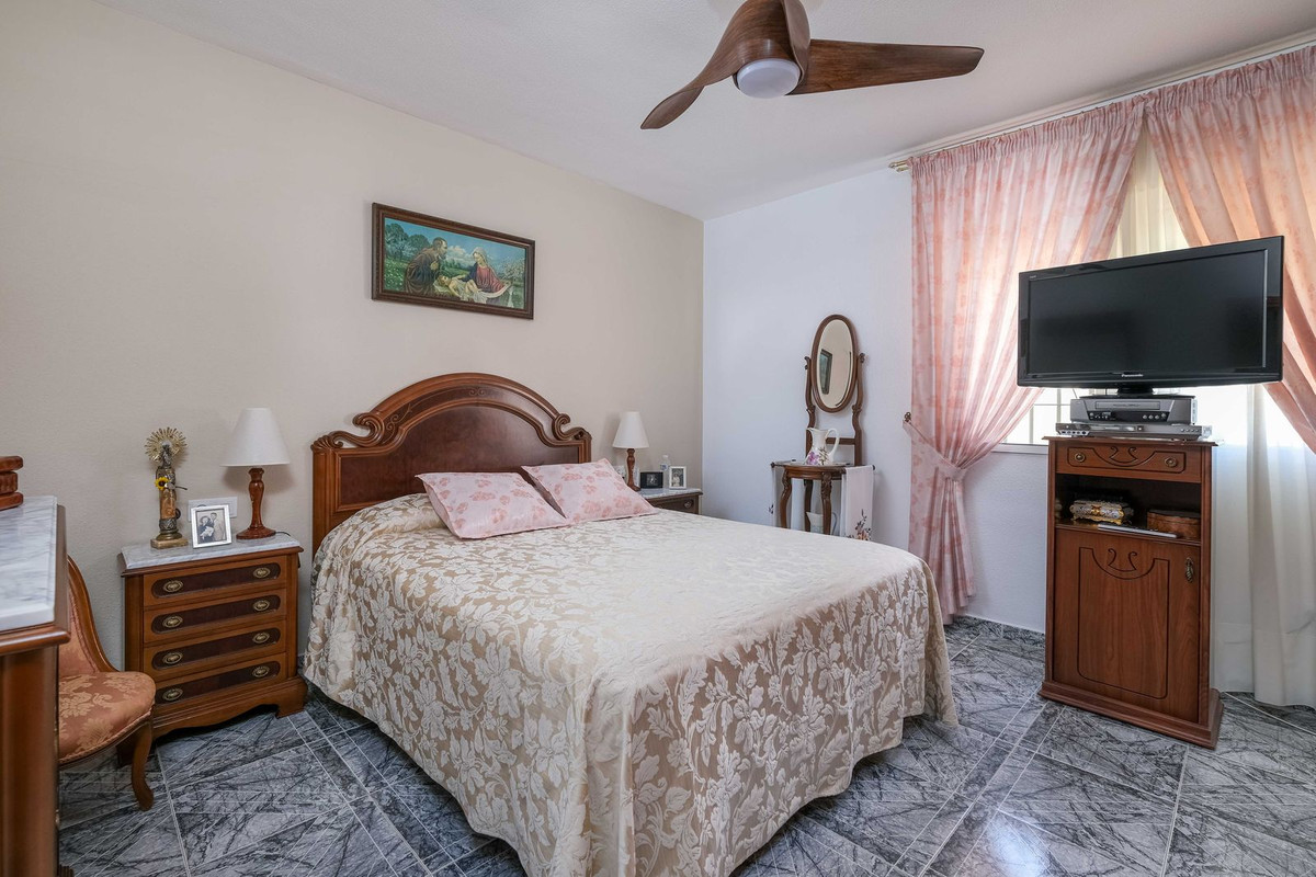 Se vende Villa - Chalet de 5 dormitorios en Costa Del Sol, Málaga, España