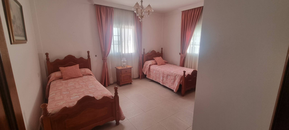 Se vende Pareada de 4 dormitorios en Costa Del Sol, Málaga, España