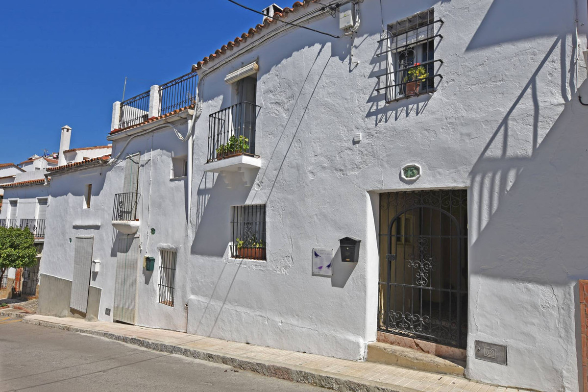 4 Bed Townhouse for sale in Gaucín Costa Del Sol, Málaga, Spain