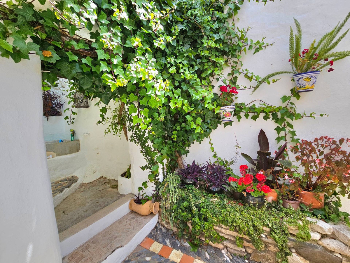 4 Bed Townhouse for sale in Gaucín Costa Del Sol, Málaga, Spain