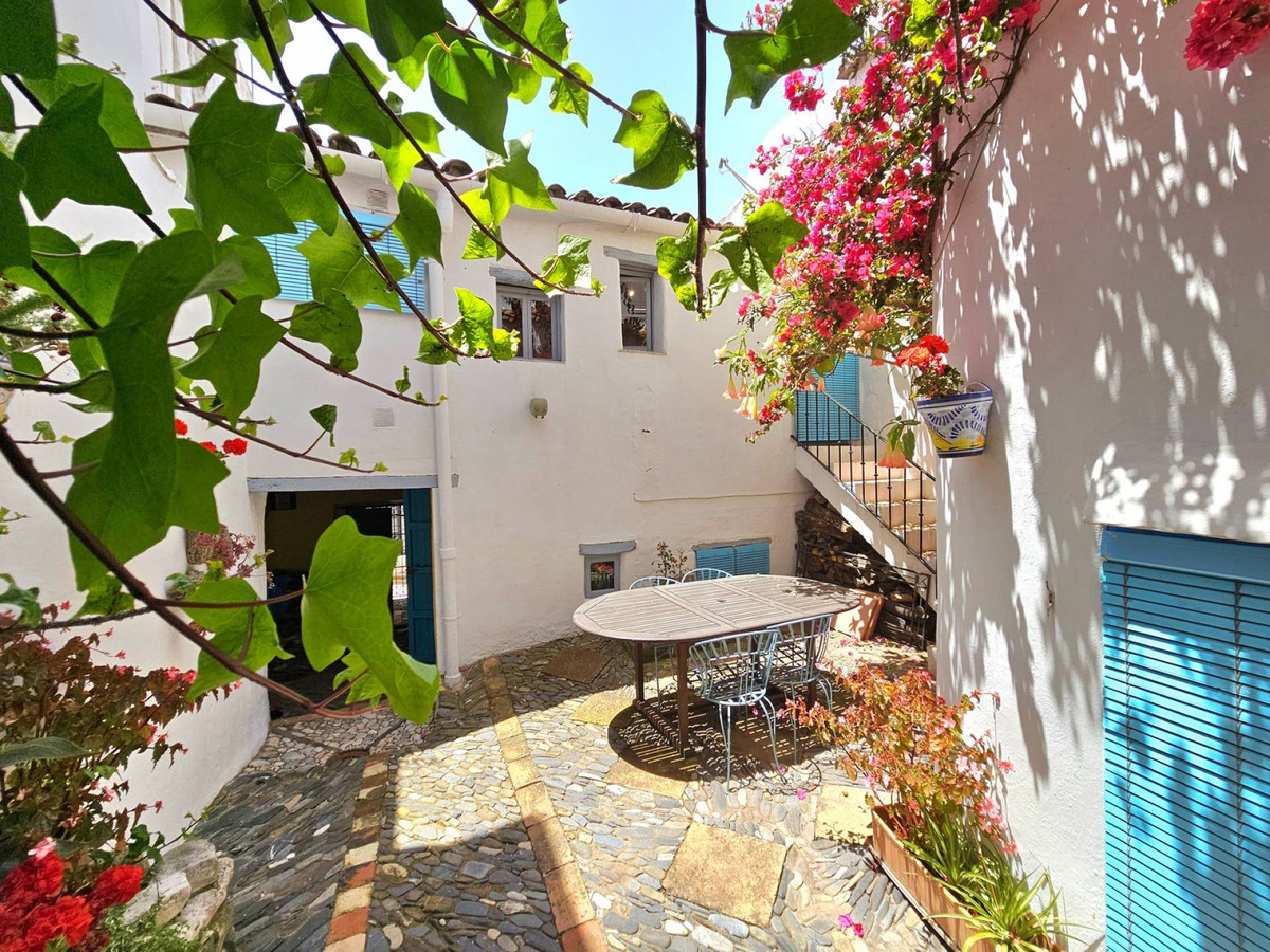 4 Bed Townhouse for sale in Gaucín Costa Del Sol, Málaga, Spain