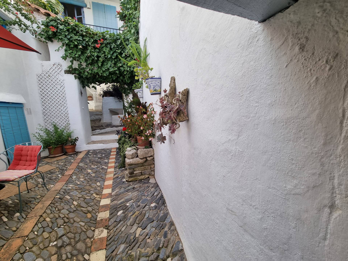 4 Bed Townhouse for sale in Gaucín Costa Del Sol, Málaga, Spain
