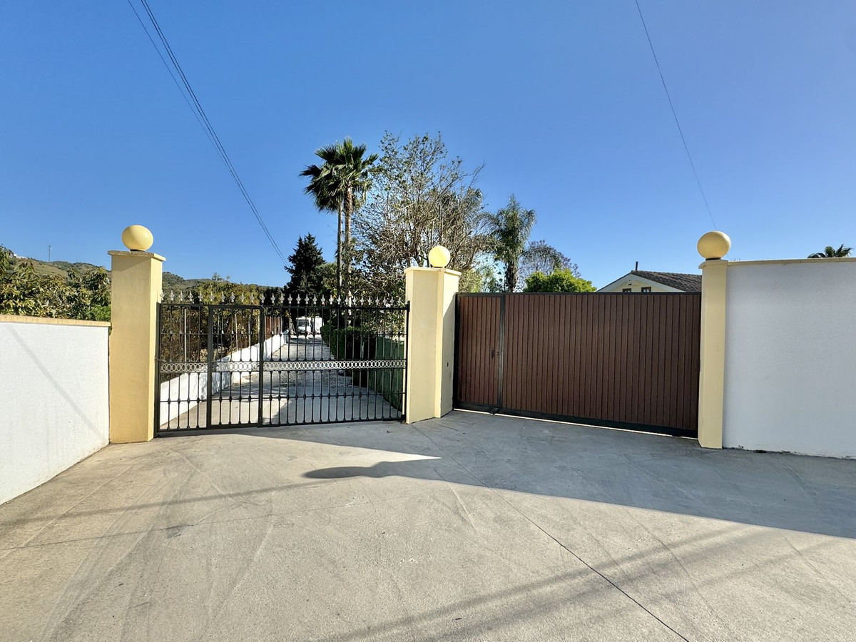 5 Bed Townhouse for sale in Mijas Costa Del Sol, Málaga, Spain