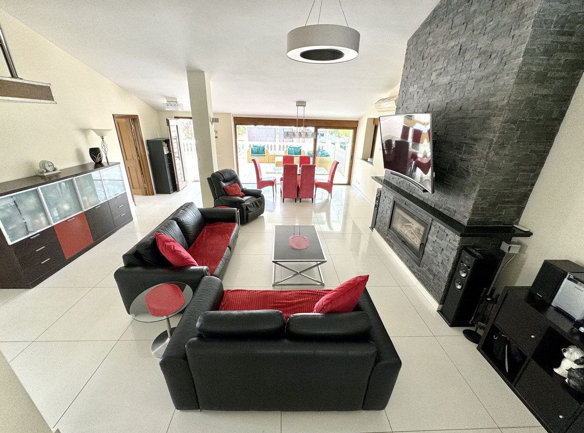 5 Bed Townhouse for sale in Mijas Costa Del Sol, Málaga, Spain