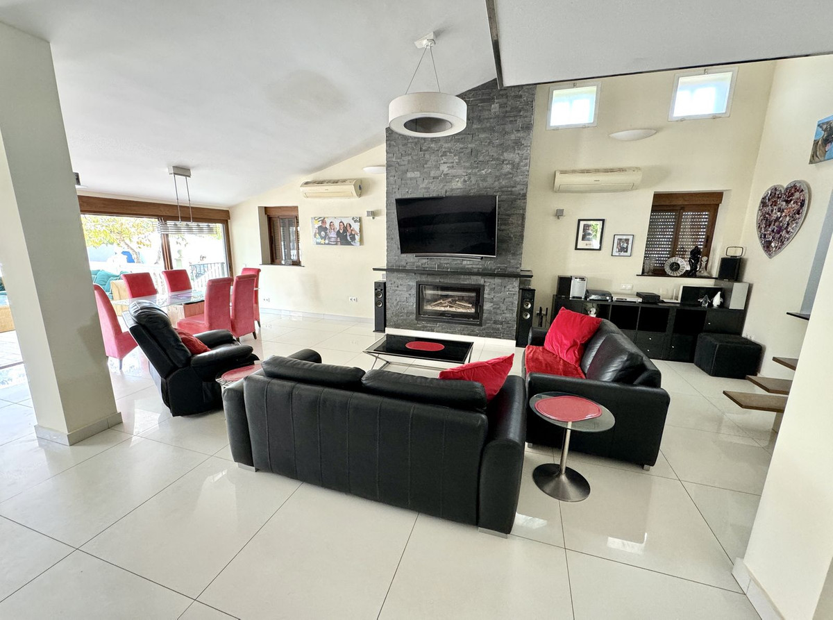 5 Bed Townhouse for sale in Mijas Costa Del Sol, Málaga, Spain