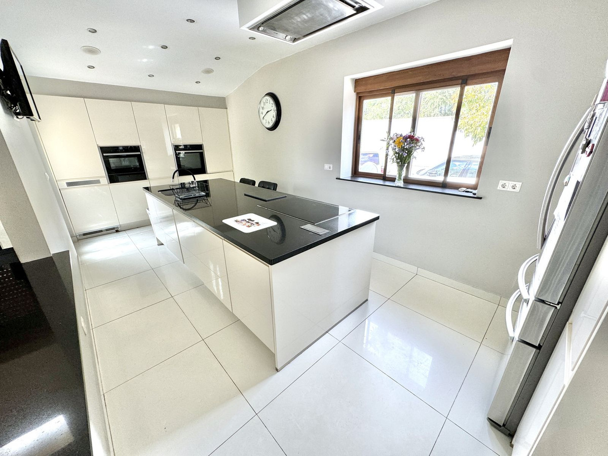 5 Bed Townhouse for sale in Mijas Costa Del Sol, Málaga, Spain