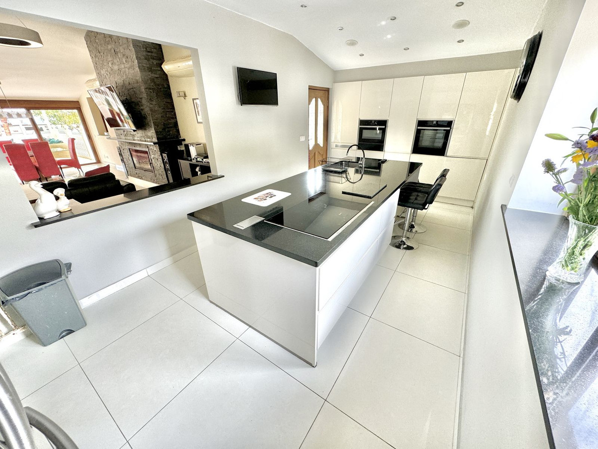 5 Bed Townhouse for sale in Mijas Costa Del Sol, Málaga, Spain