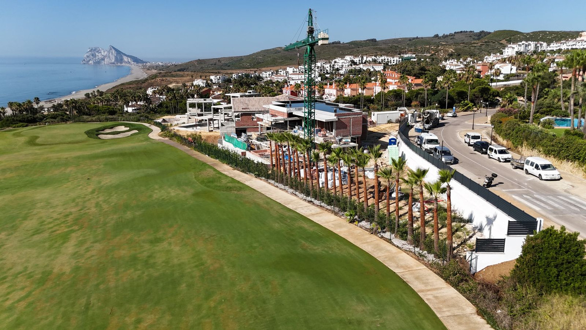 Se vende Villa - Chalet de 6 dormitorios en Costa Del Sol, Cadiz, España