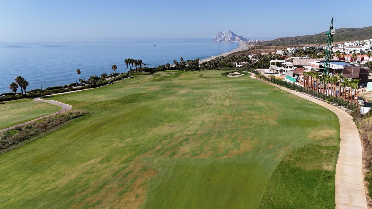 Se vende Villa - Chalet de 6 dormitorios en Costa Del Sol, Cadiz, España