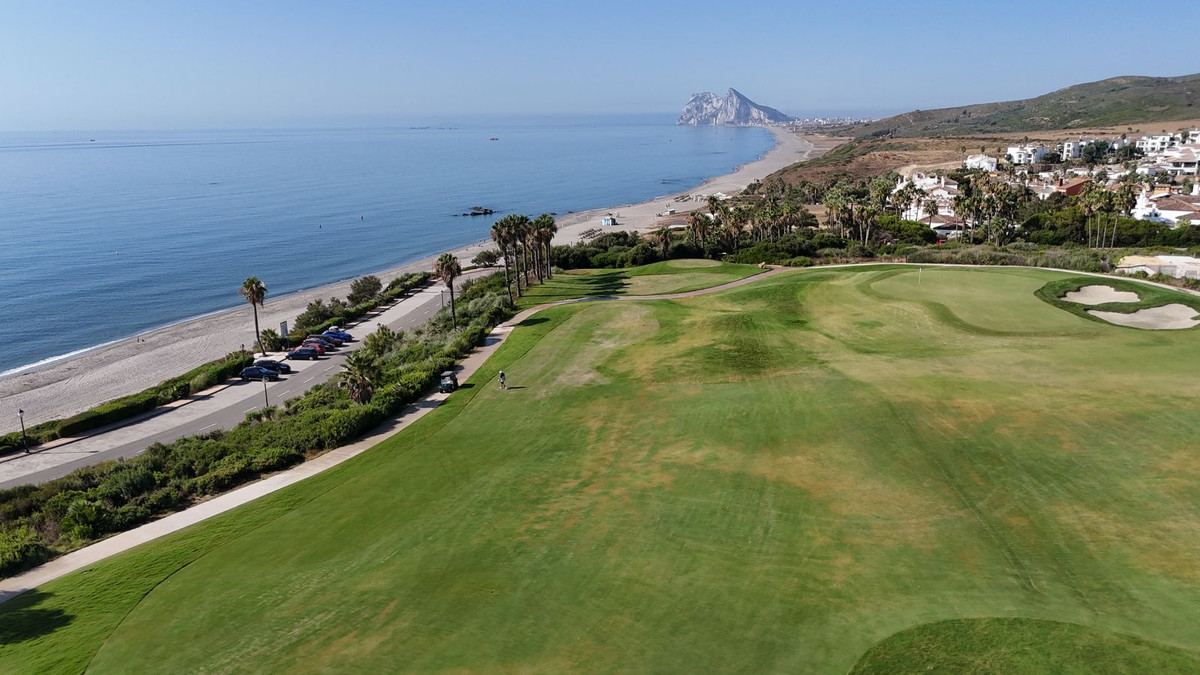 Se vende Villa - Chalet de 6 dormitorios en Costa Del Sol, Cadiz, España