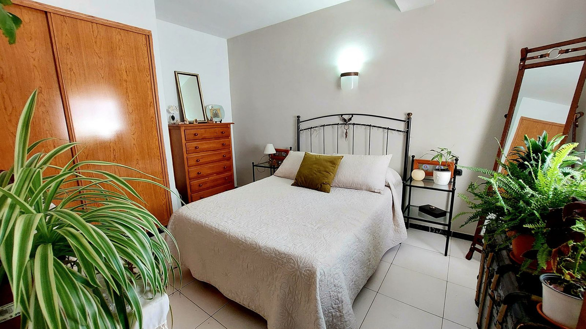 3 Bed Apartment for sale in Fuengirola Costa Del Sol, Málaga, Spain
