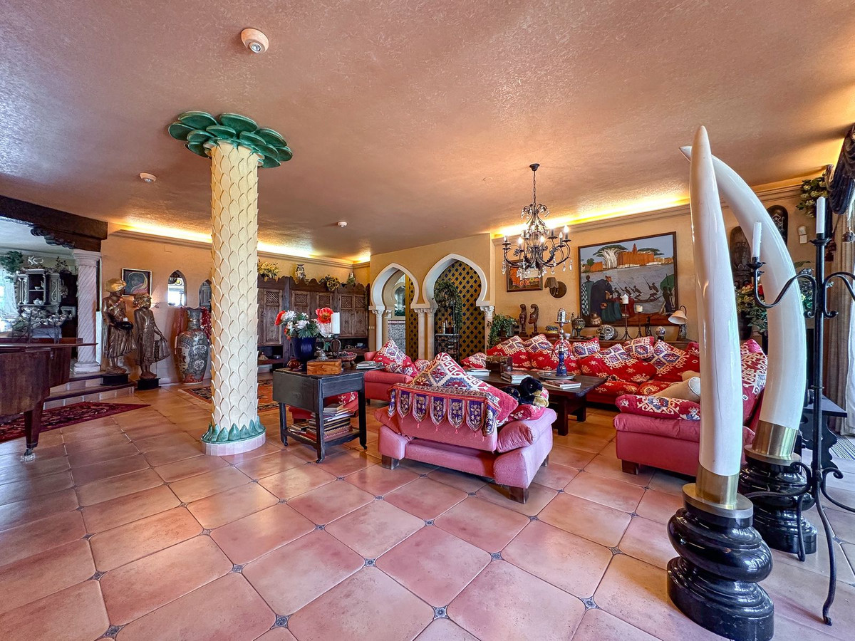 Se vende Villa - Chalet de 9 dormitorios en Costa Del Sol, Málaga, España