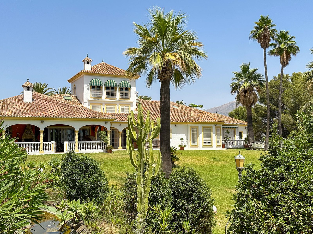 Se vende Villa - Chalet de 9 dormitorios en Costa Del Sol, Málaga, España