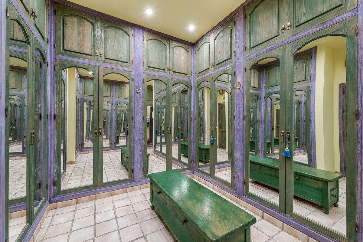 Se vende Villa - Chalet de 9 dormitorios en Costa Del Sol, Málaga, España
