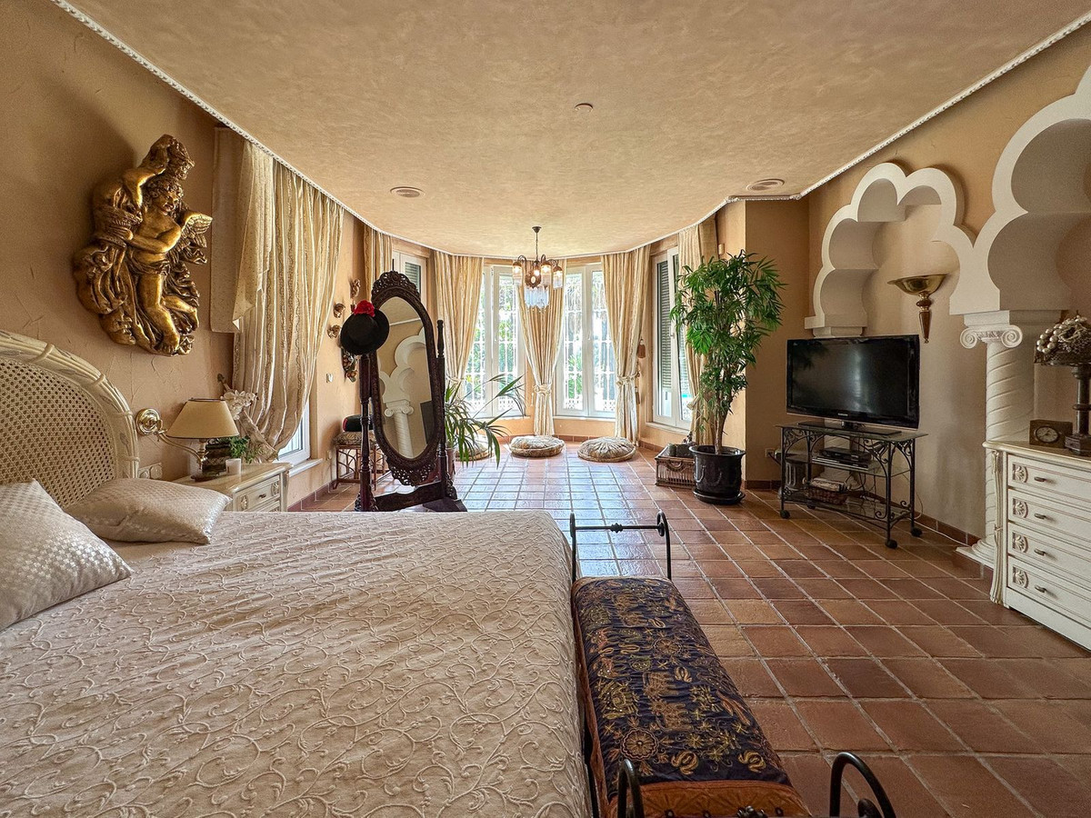 Se vende Villa - Chalet de 9 dormitorios en Costa Del Sol, Málaga, España