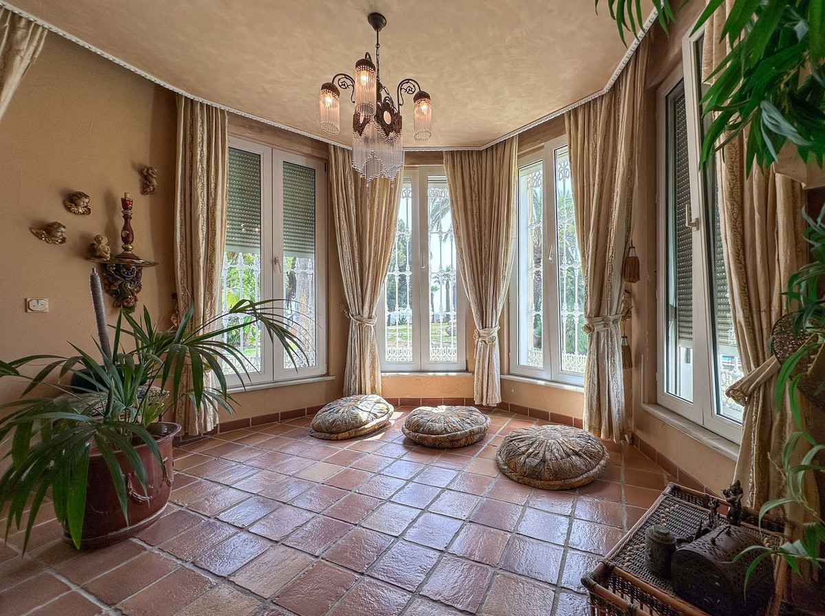 Se vende Villa - Chalet de 9 dormitorios en Costa Del Sol, Málaga, España