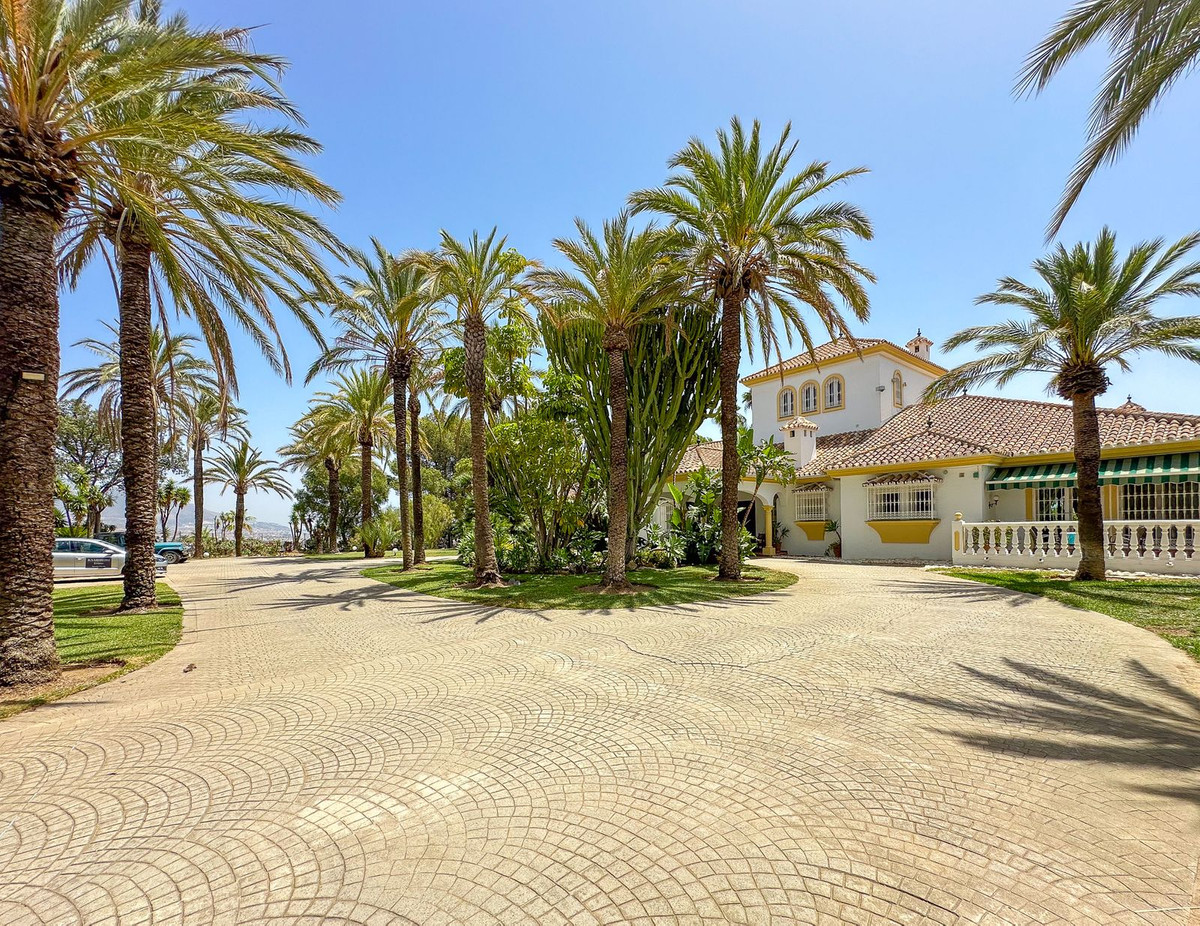 Se vende Villa - Chalet de 9 dormitorios en Costa Del Sol, Málaga, España