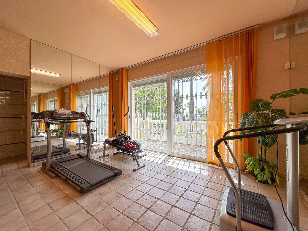Se vende Villa - Chalet de 9 dormitorios en Costa Del Sol, Málaga, España