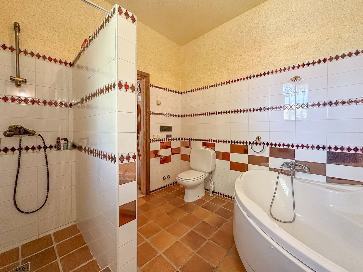 Se vende Villa - Chalet de 9 dormitorios en Costa Del Sol, Málaga, España