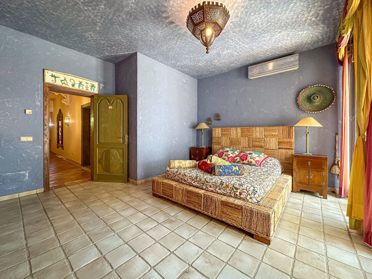Se vende Villa - Chalet de 9 dormitorios en Costa Del Sol, Málaga, España