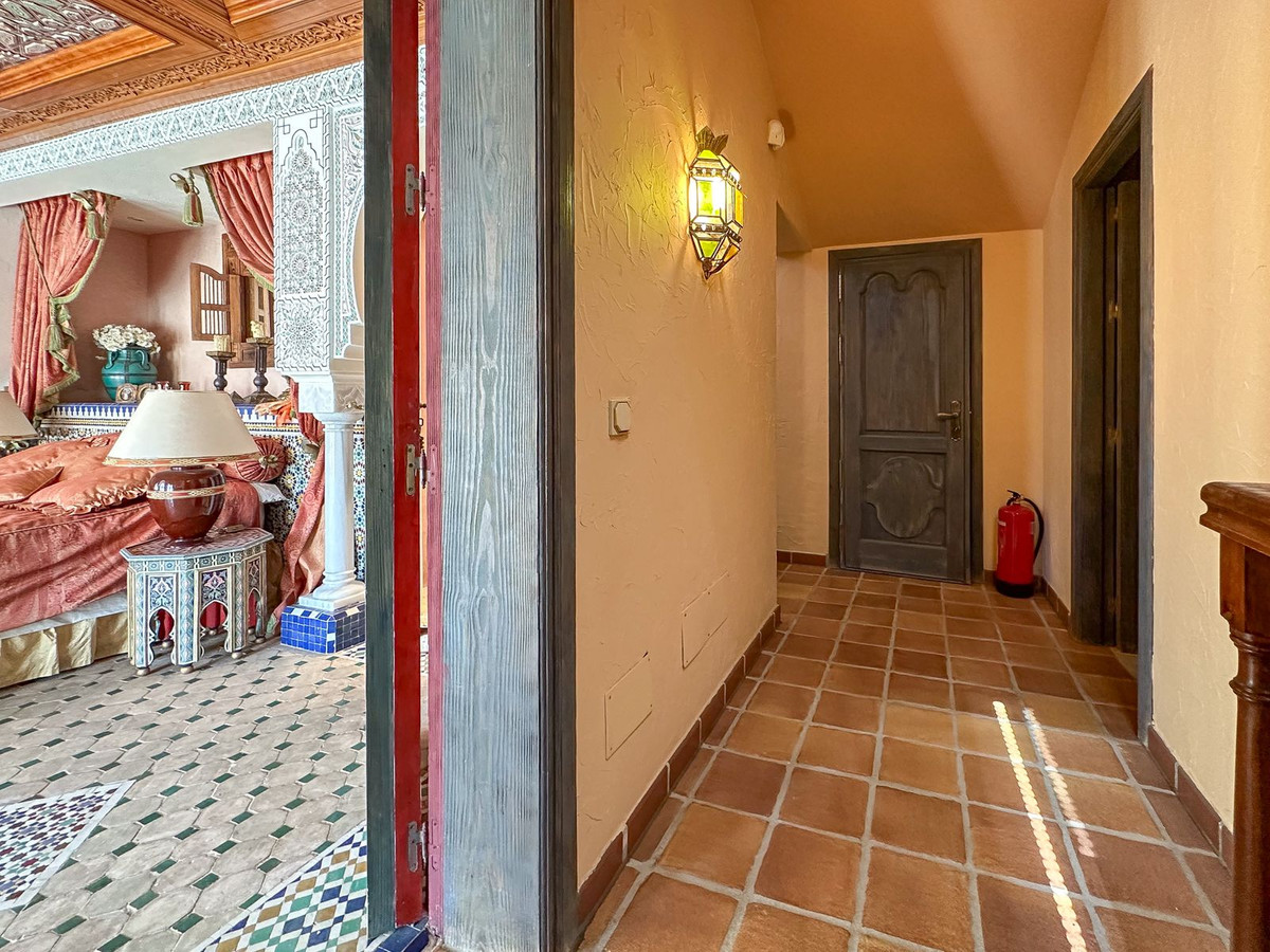 Se vende Villa - Chalet de 9 dormitorios en Costa Del Sol, Málaga, España