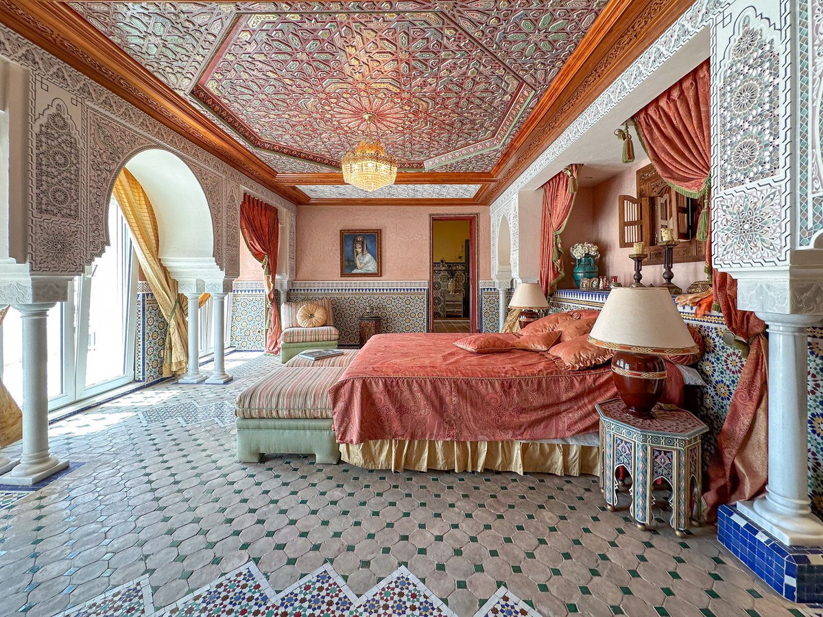 Se vende Villa - Chalet de 9 dormitorios en Costa Del Sol, Málaga, España