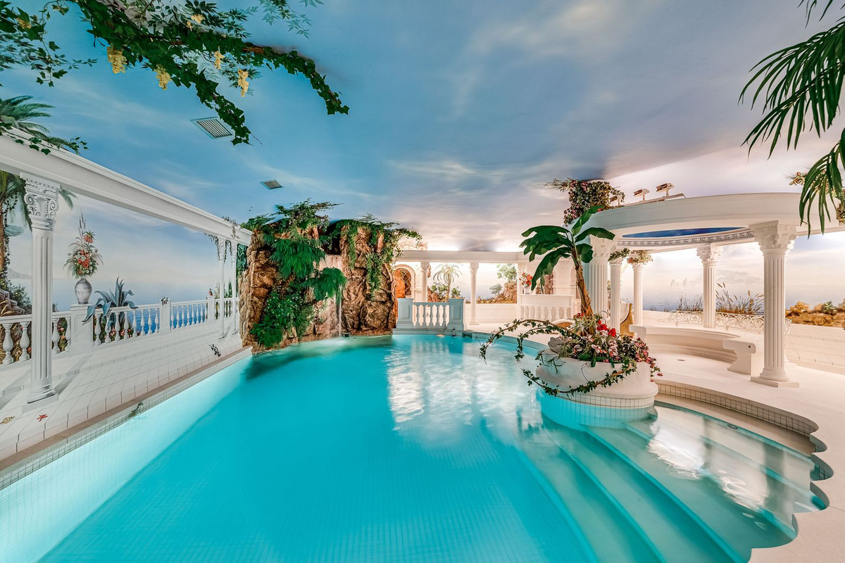 Se vende Villa - Chalet de 9 dormitorios en Costa Del Sol, Málaga, España