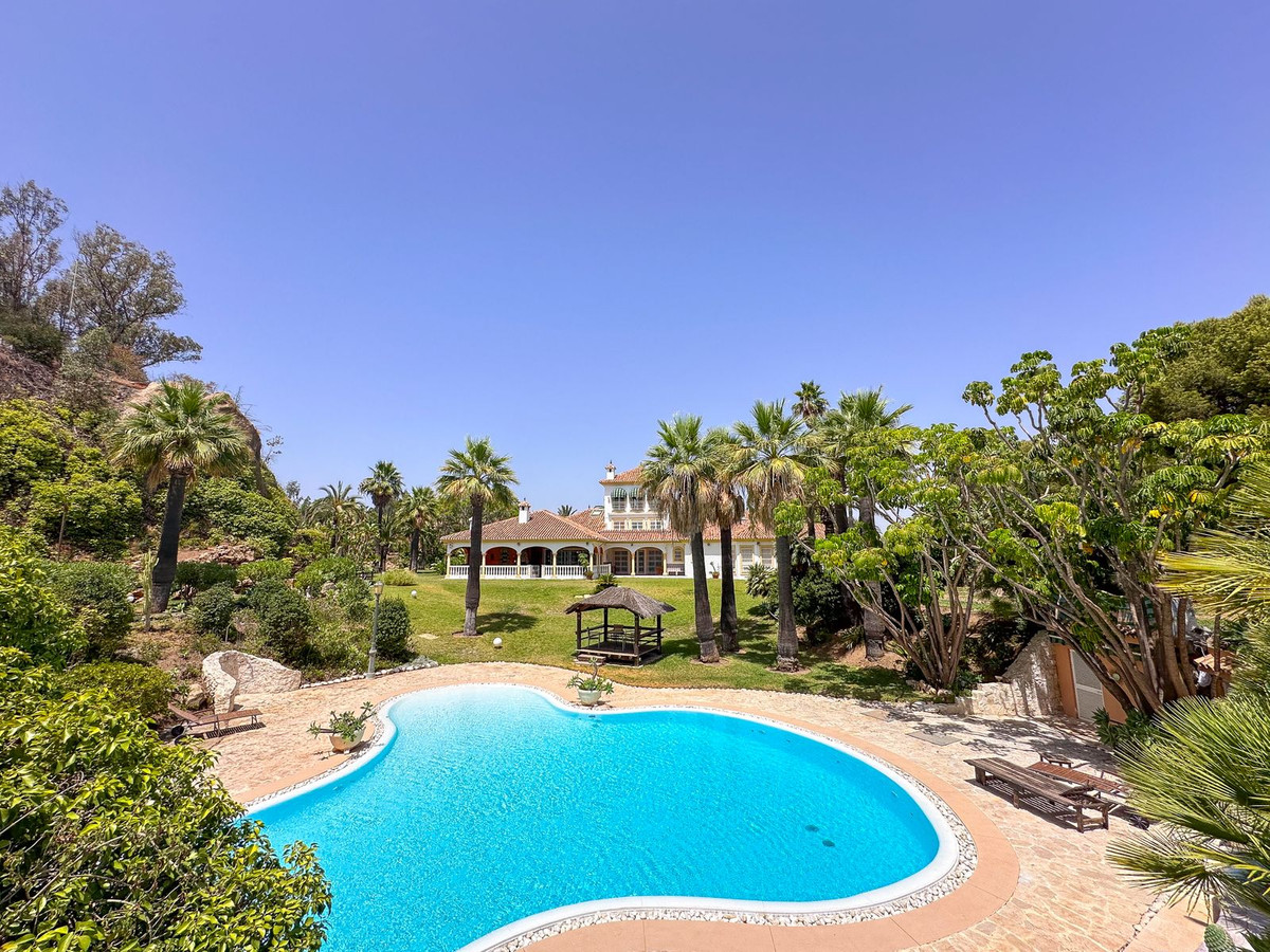 Se vende Villa - Chalet de 9 dormitorios en Costa Del Sol, Málaga, España