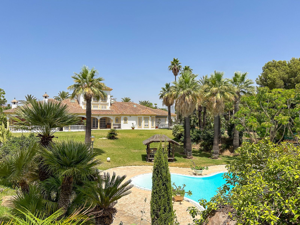 Se vende Villa - Chalet de 9 dormitorios en Costa Del Sol, Málaga, España