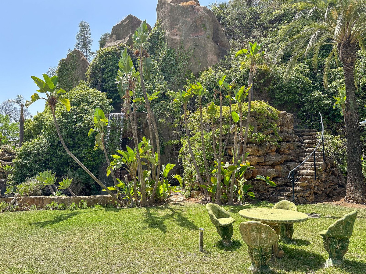 Se vende Villa - Chalet de 9 dormitorios en Costa Del Sol, Málaga, España