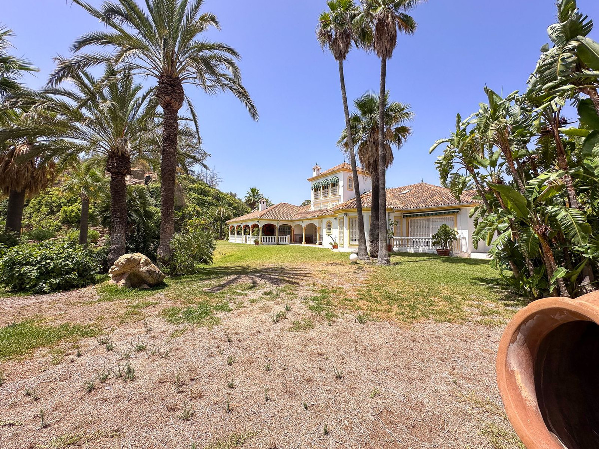 Se vende Villa - Chalet de 9 dormitorios en Costa Del Sol, Málaga, España