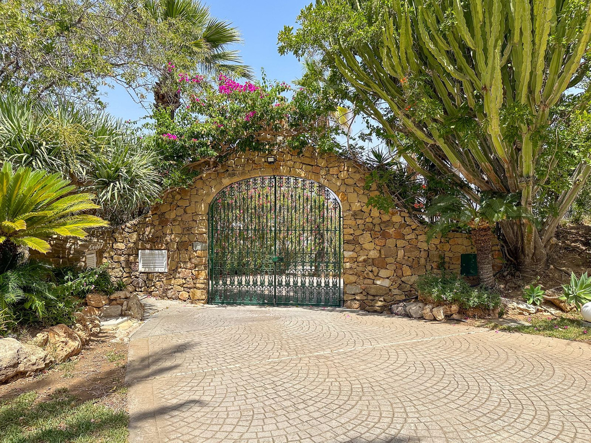 Se vende Villa - Chalet de 9 dormitorios en Costa Del Sol, Málaga, España