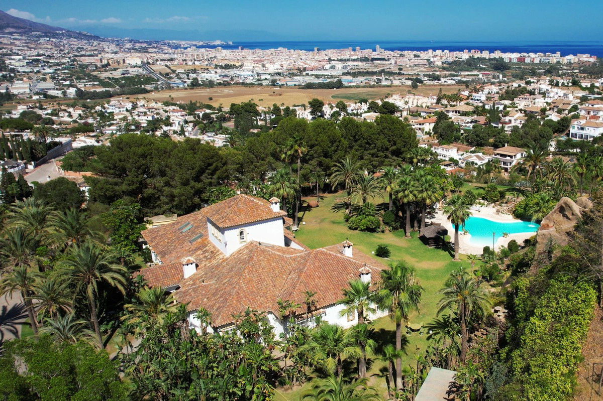 Se vende Villa - Chalet de 9 dormitorios en Costa Del Sol, Málaga, España
