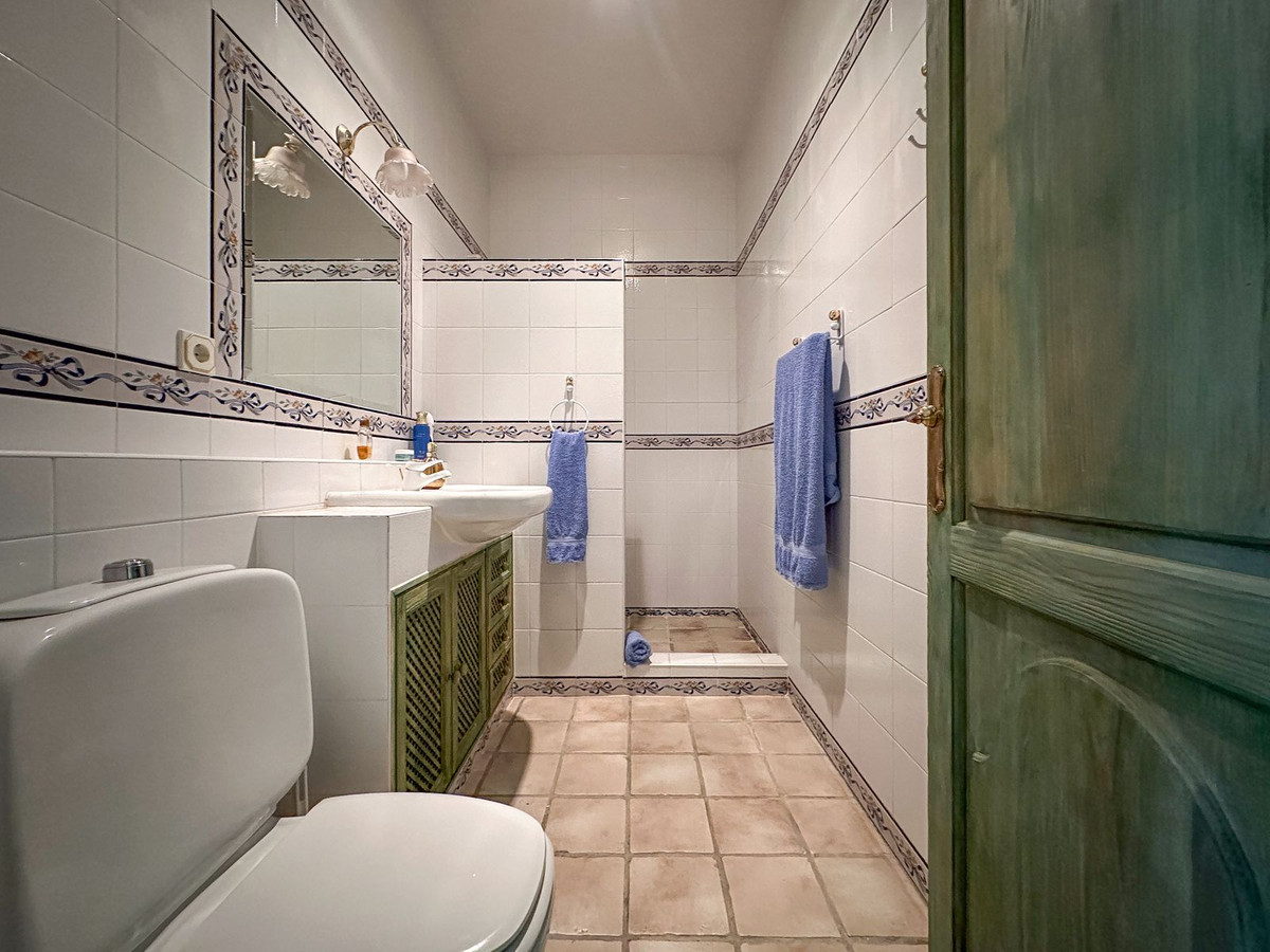 Se vende Villa - Chalet de 9 dormitorios en Costa Del Sol, Málaga, España
