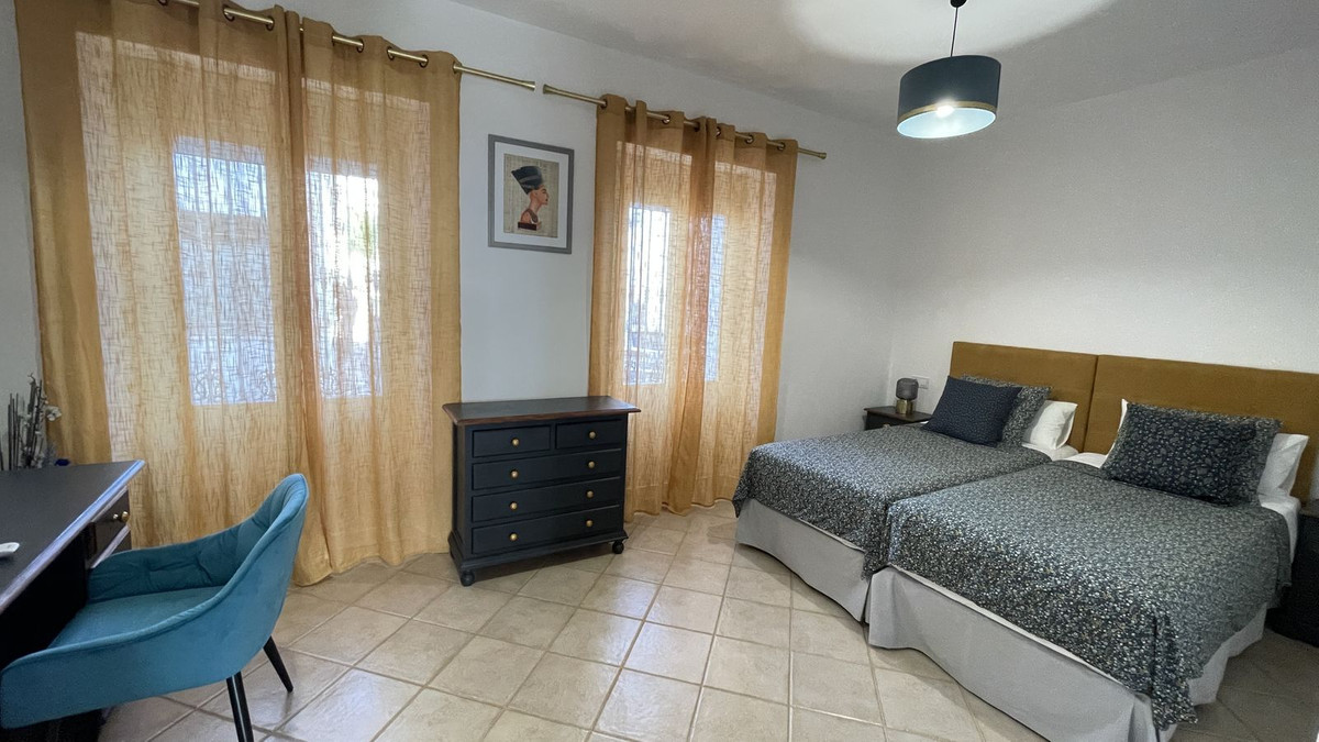 5 Bed Townhouse for sale in Alhaurín El Grande Costa Del Sol, Málaga, Spain