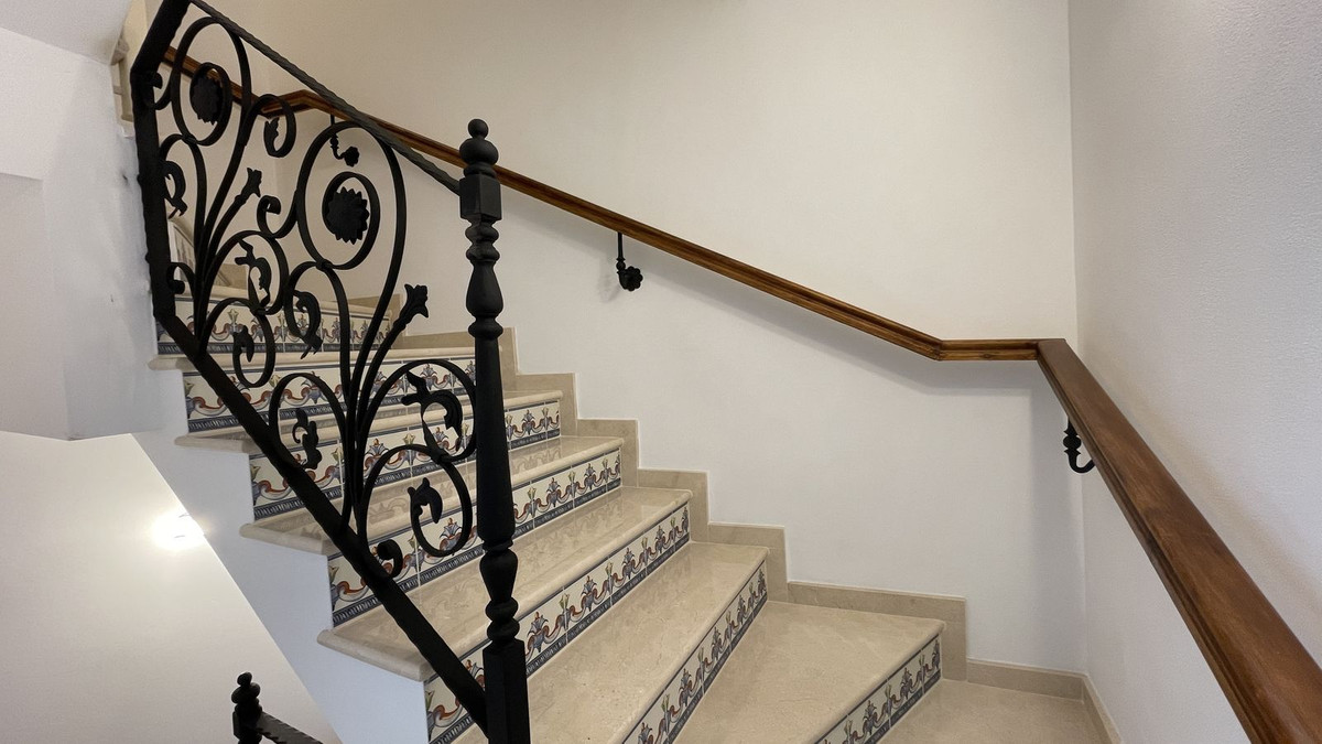 5 Bed Townhouse for sale in Alhaurín El Grande Costa Del Sol, Málaga, Spain