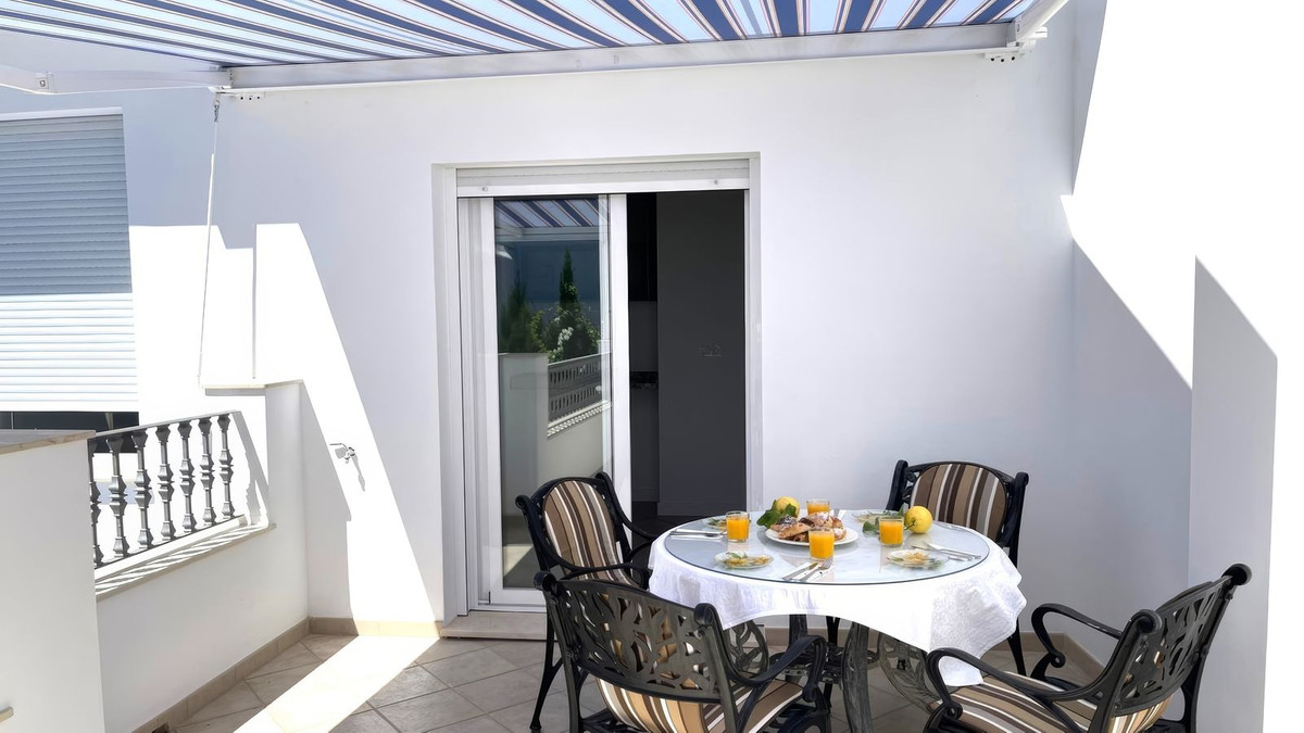 5 Bed Townhouse for sale in Alhaurín El Grande Costa Del Sol, Málaga, Spain