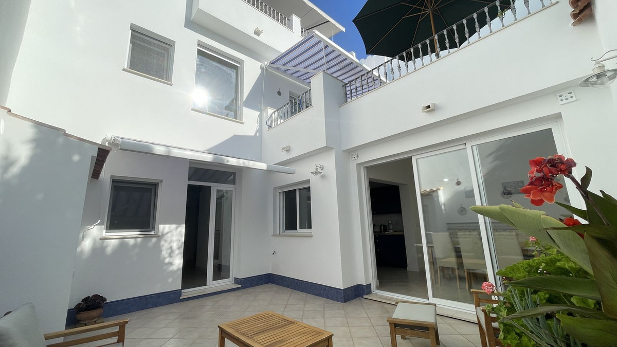 5 Bed Townhouse for sale in Alhaurín El Grande Costa Del Sol, Málaga, Spain