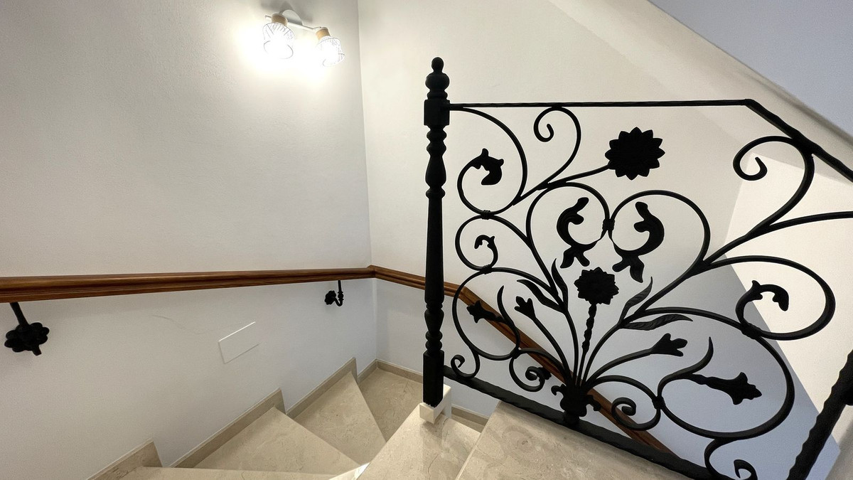 5 Bed Townhouse for sale in Alhaurín El Grande Costa Del Sol, Málaga, Spain