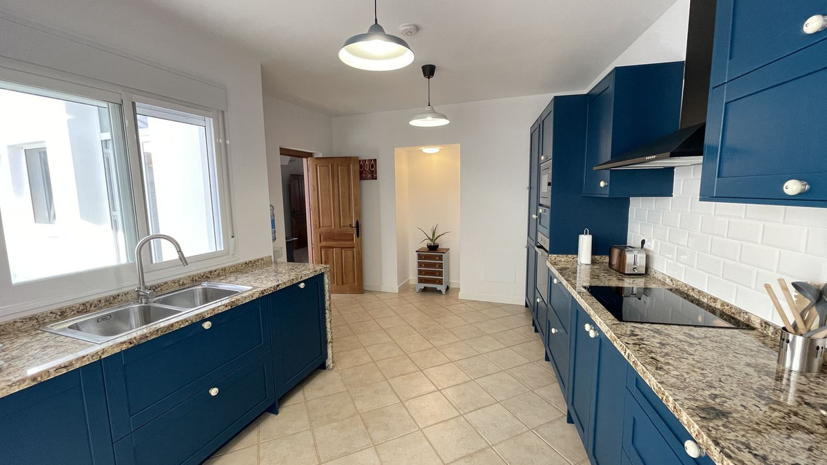 5 Bed Townhouse for sale in Alhaurín El Grande Costa Del Sol, Málaga, Spain