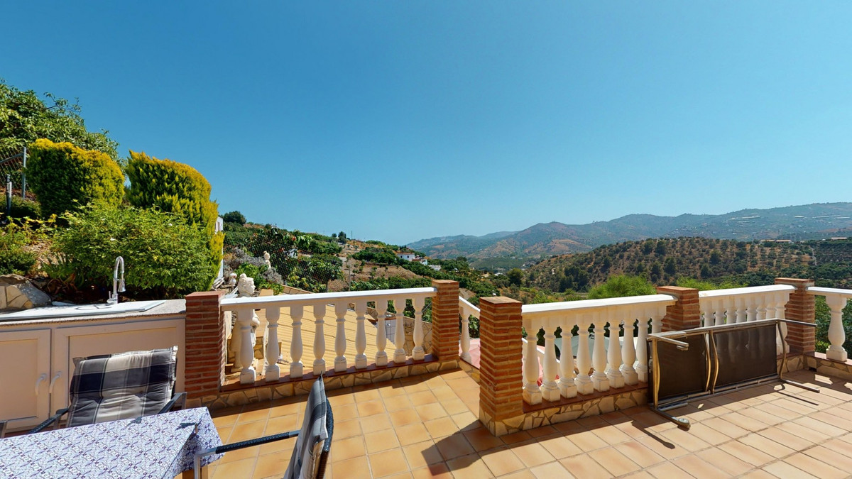 4 Bed Townhouse for sale in Frigiliana Costa Del Sol East, Málaga, Spain