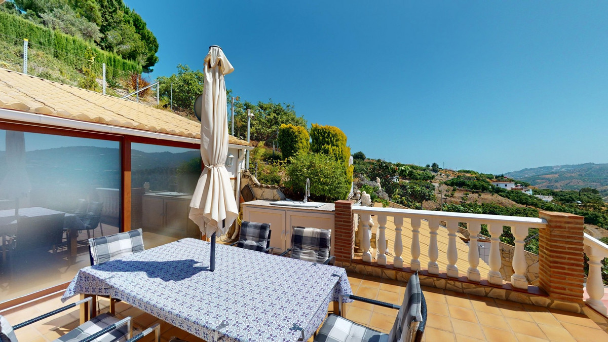 4 Bed Townhouse for sale in Frigiliana Costa Del Sol East, Málaga, Spain