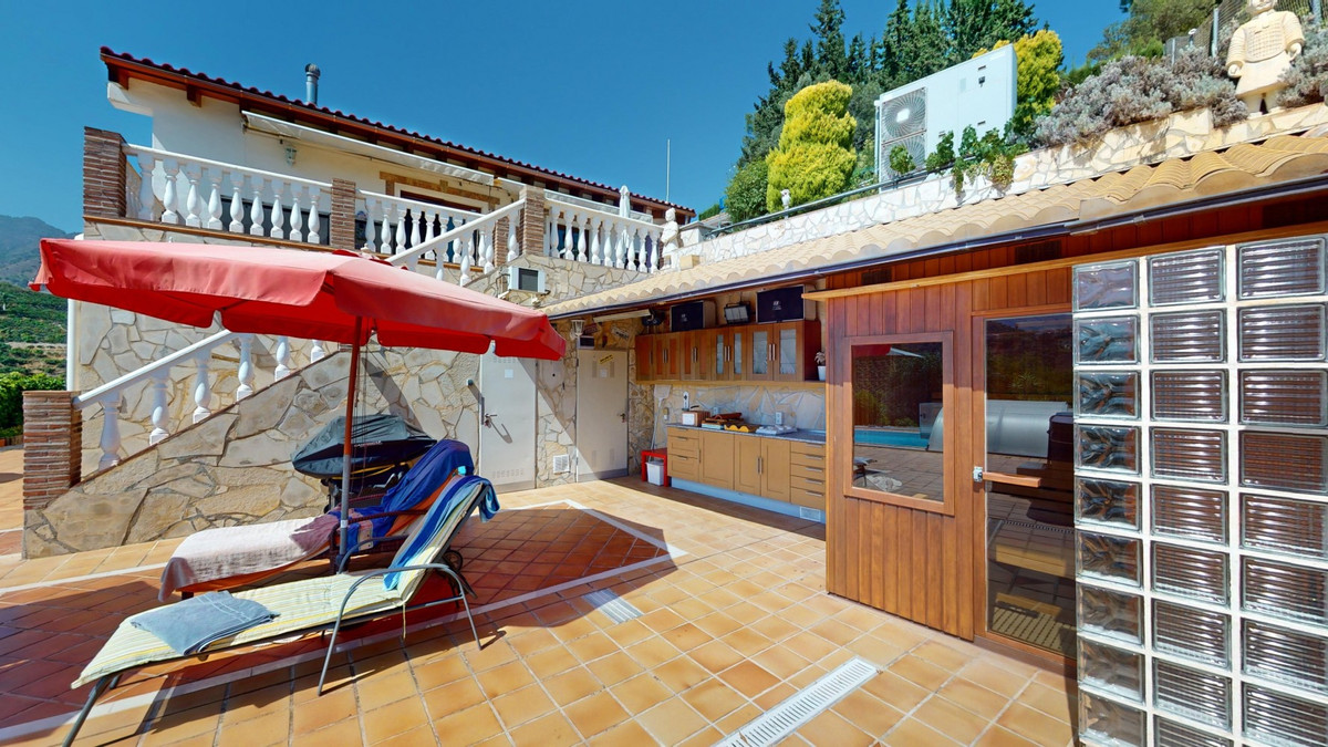4 Bed Townhouse for sale in Frigiliana Costa Del Sol East, Málaga, Spain