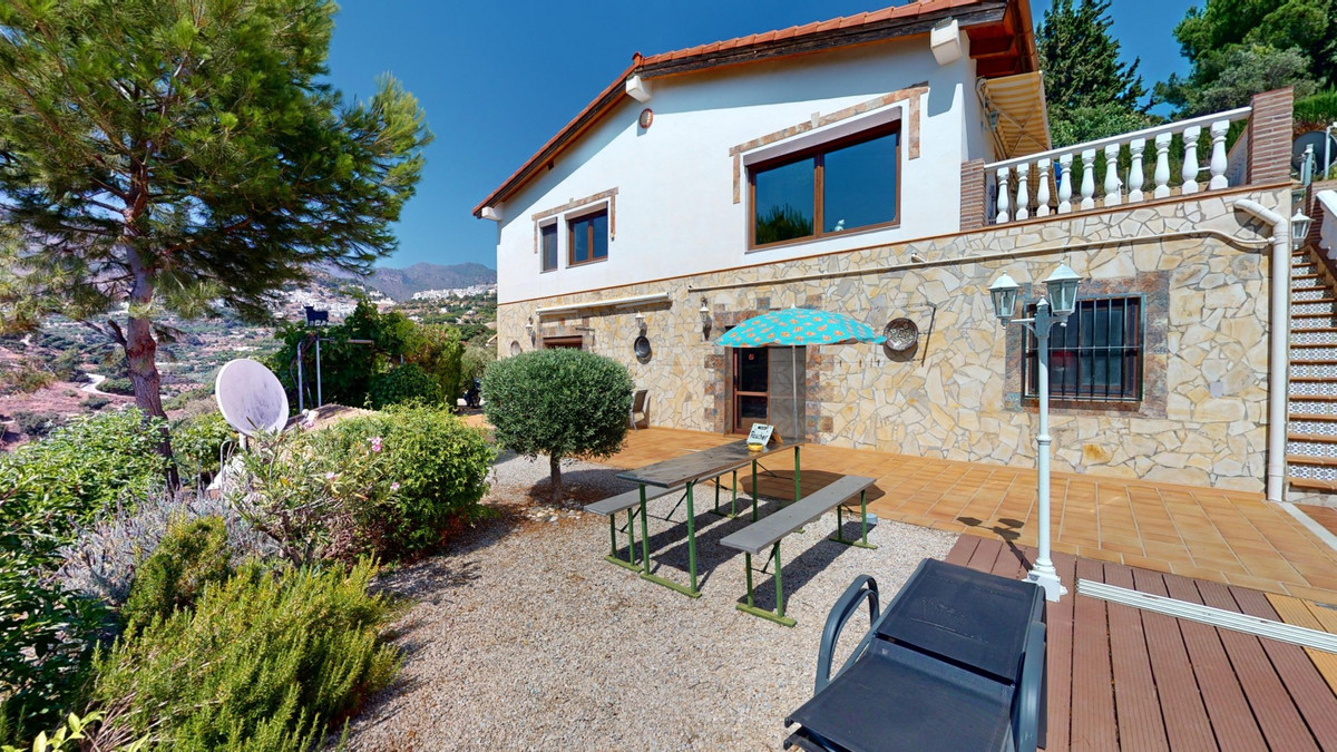 4 Bed Townhouse for sale in Frigiliana Costa Del Sol East, Málaga, Spain