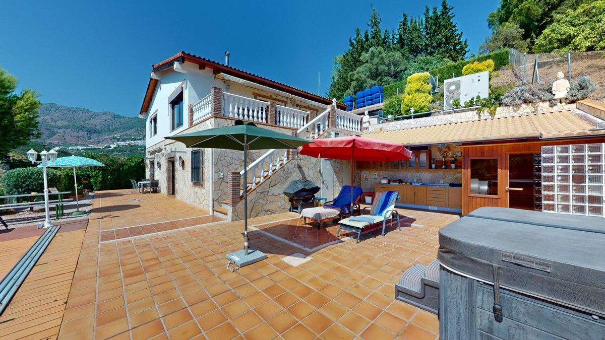 4 Bed Townhouse for sale in Frigiliana Costa Del Sol East, Málaga, Spain